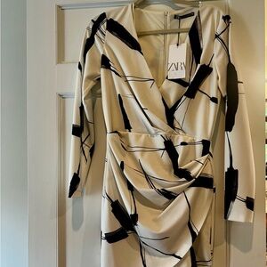 Zara Cream and Black Abstract Long Sleeve Dress